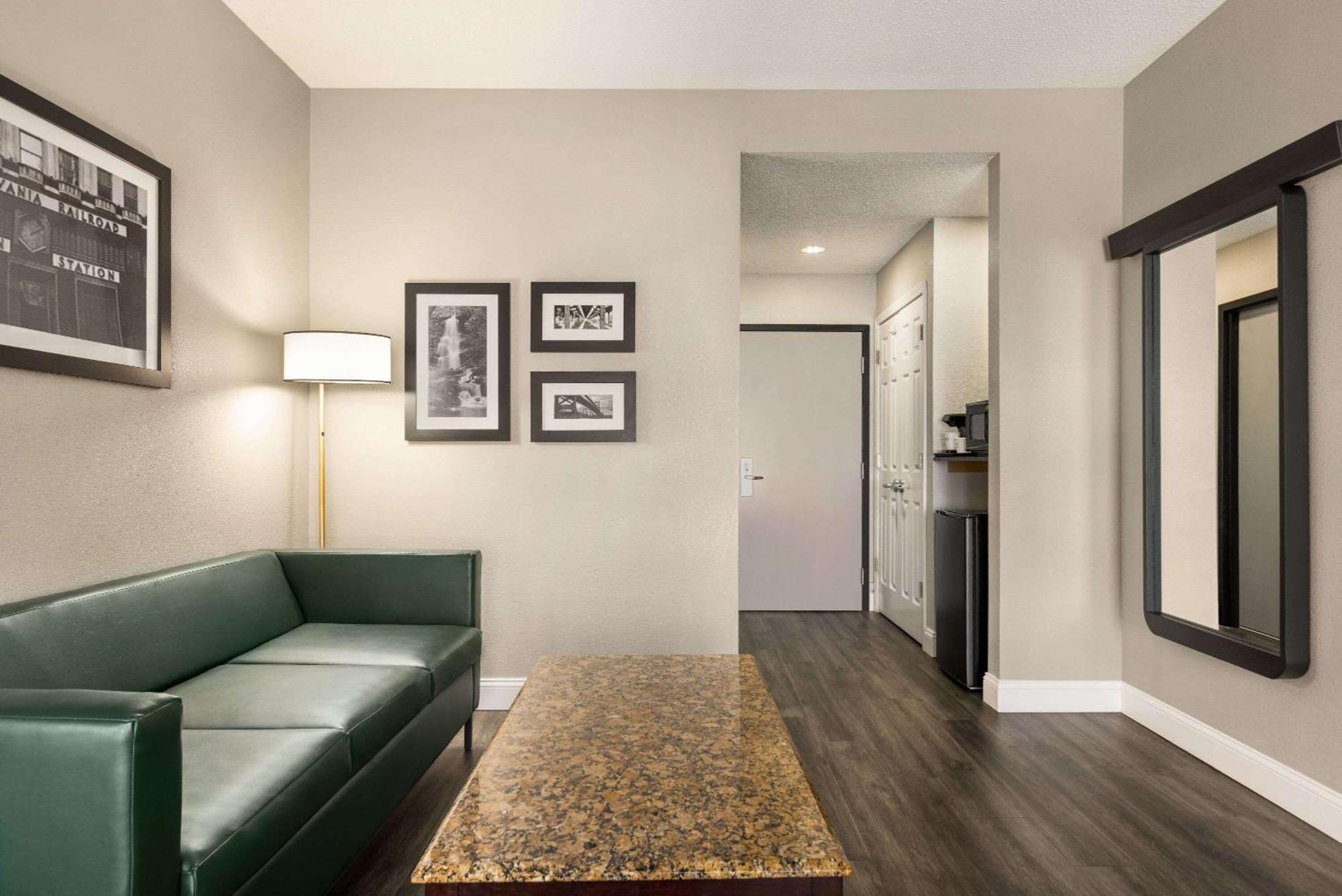 La Quinta By Wyndham Mt. Laurel - Philadelphia Hotel Mount Laurel Exterior foto